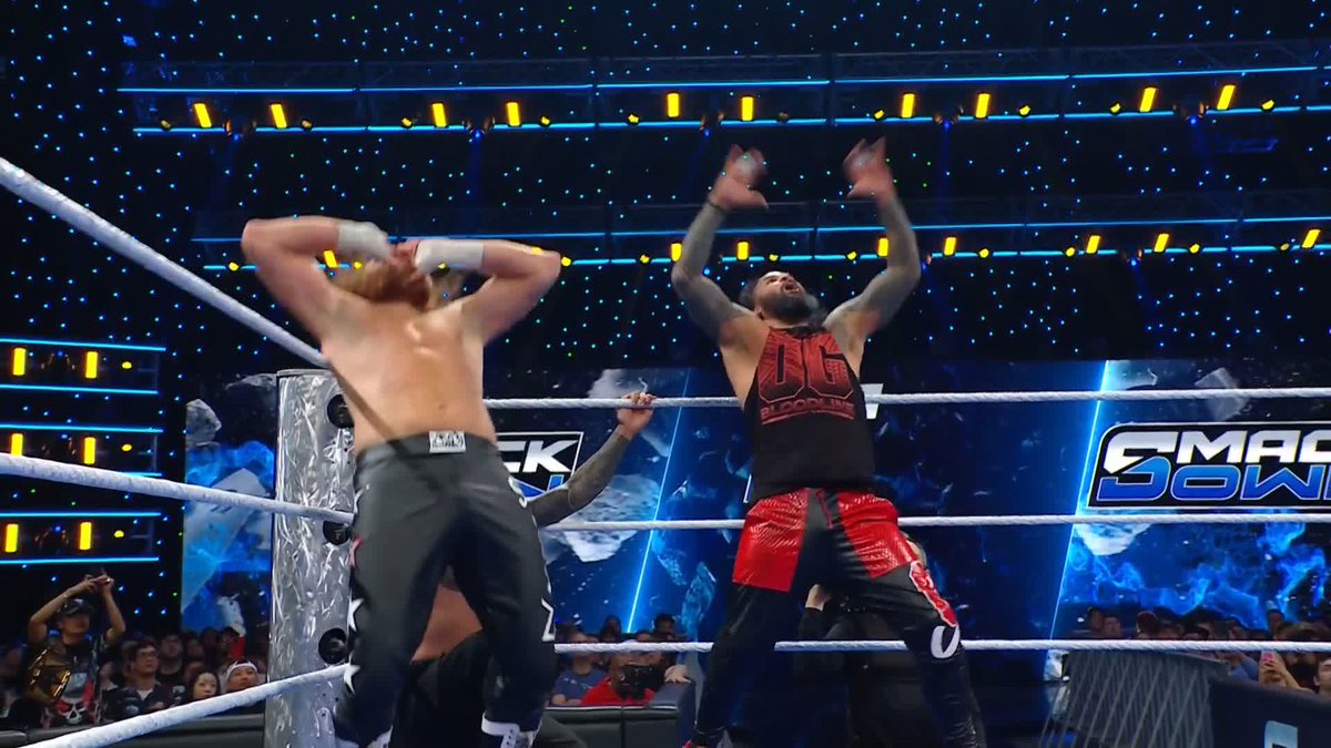 The Usos &amp; Sami Zayn are taking control of this match 🔥😤 #SmackDown