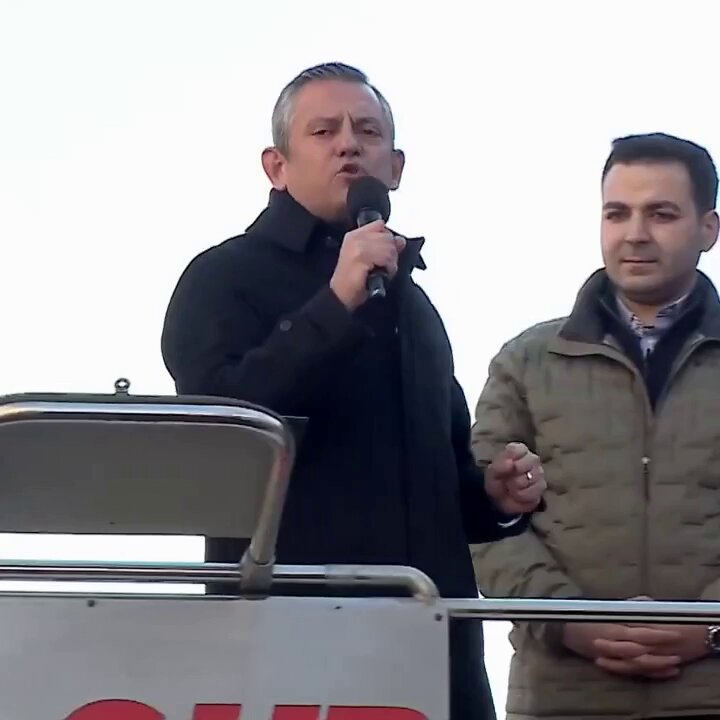 Özgür Özel: "CHP iktidarında, kışın sert geçtiği yerlerde doğal gaz konutlara yarı fiyatına verilecek."