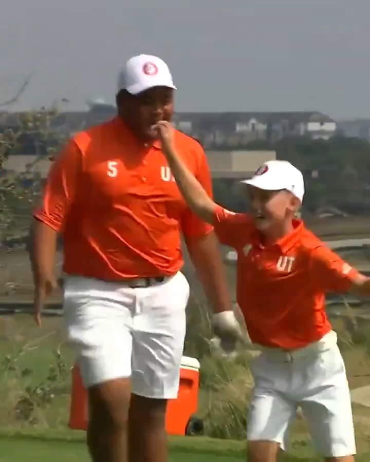That time a 12-year-old golfer made his first ace on ESPN in front of Tony Finau. 🤯 (📹: PGA Jr. League)