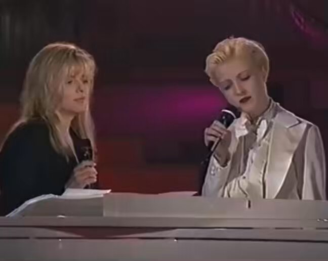 You Have To Learn To Live Alone Au bout du compte, on se rend compte qu’il est vachement bien ce duo. France Gall et Cyndi Lauper 1993