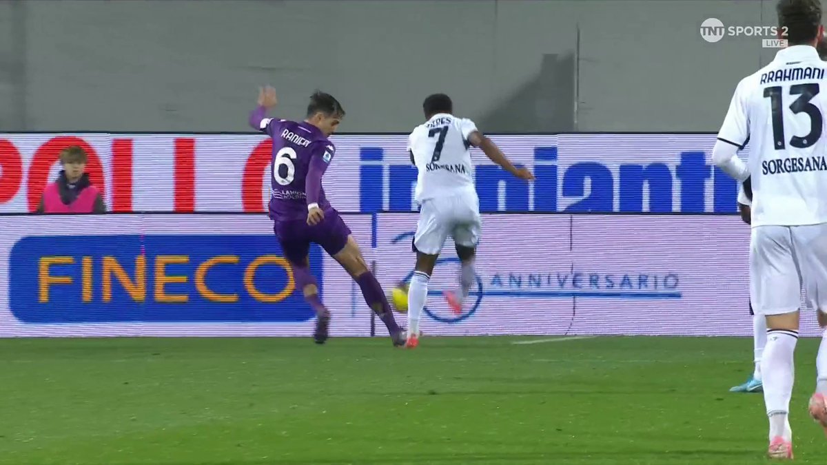 David Neres channelled his inner Diego Maradona to give Napoli the lead against Fiorentina 👏 📺 TNT Sports & discovery+ UK