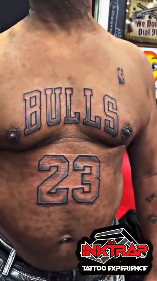 Got a FRONT & BACK MJ jersey tatted 🤯 For the love of the game 🫡 (via da_inktrap/IG)