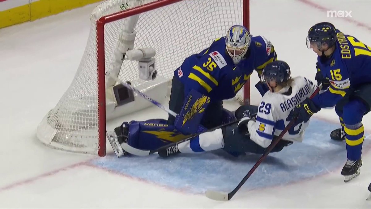 ARTTU ALASIURUA! Mikä röyhkeys, mikä maali! Suomi johtoon 32 sekuntia ennen toisen erän päättymistä. 🦁 #U20fi #NuoretLeijonat #Leijonat