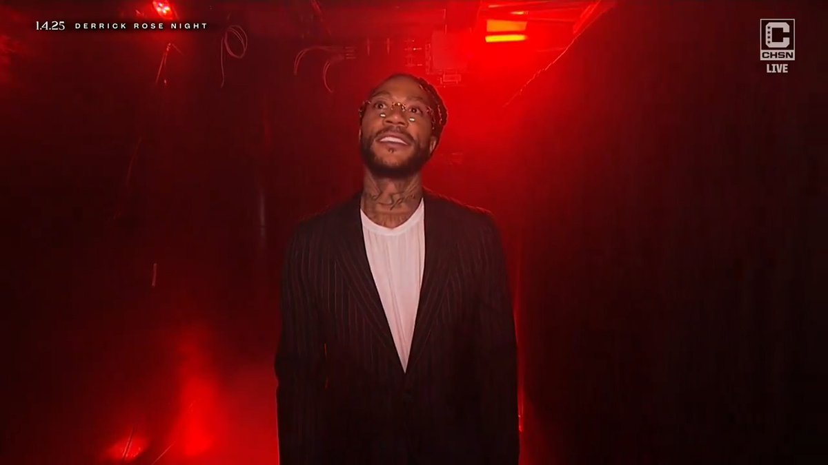 AND NOW FROM CHICAGO... AT GUARD, NUMBER 1, 6 FOOT 3, DERRICK ROSE. 🌹
