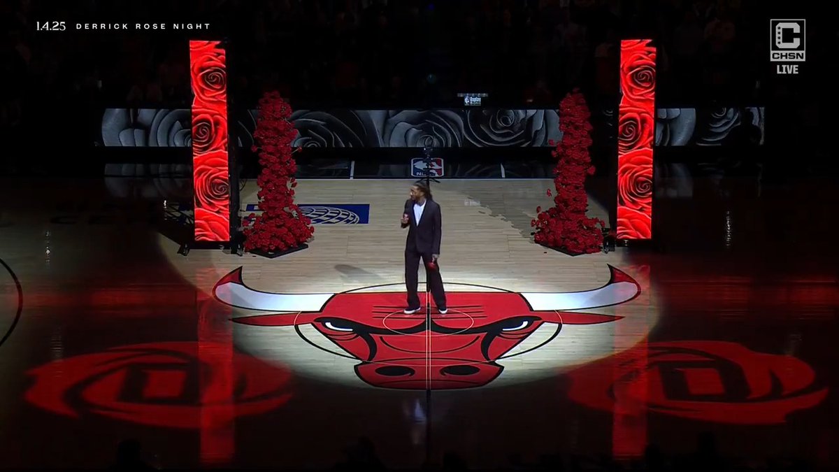 "So thank you, Chicago, for forcing me to be great." Derrick Rose addresses Bulls fans at the UC. ❤️🌹