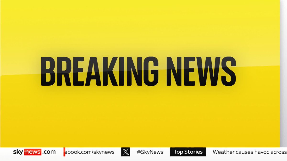BREAKING: Manchester and Liverpool airports have temporarily closed their runways because of the heavy snow. Live updates: 📺 Sky 501, Virgin 602, Freeview 233
