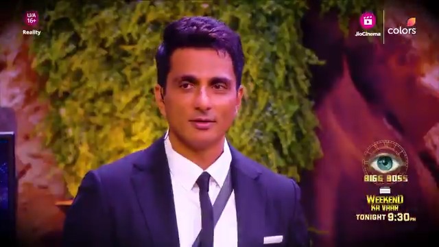 Sonu Sood ke saamne gharwale batayenge kisko apne past bhul kar dikhana chahiye kamaal. Kya yeh accusations ka khel karega inka bura haal? ๐ฅ Dekhiye #BiggBoss18 Weekend Ka Vaar Shanivaar aur Ravivaar raat 9.30 baje ColorsTV aur #JioCinema par.