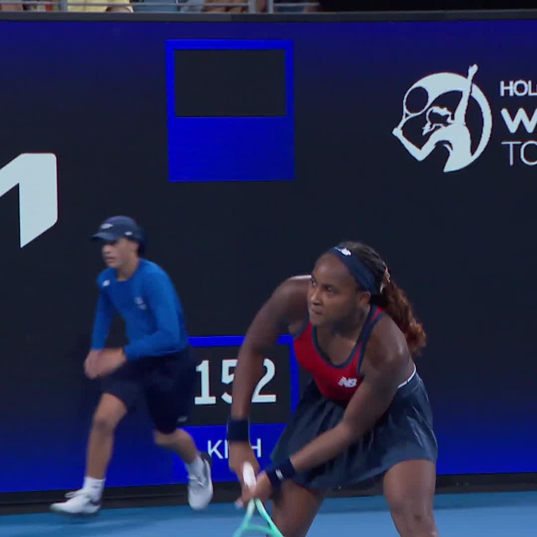 COCO. CAN. DO 💥 The moment Coco Gauff defeted Iga Swiatek to stake Team 🇺🇸 to a 1-0 lead over 🇵🇱 #UnitedCup