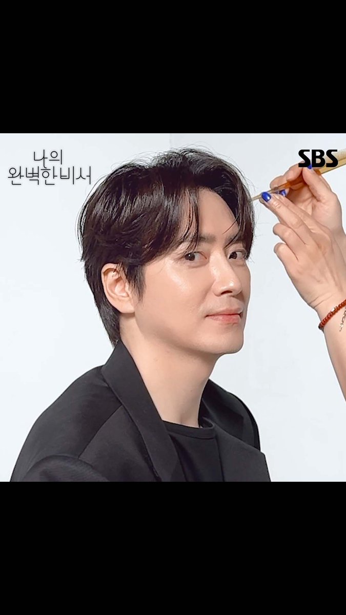 대기하는 이준혁 레전드 실물 ㄷㄷ SBS 금토드라마 <나의 완벽한 비서> ☞ [금] 밤 10시 · [토] 밤 9시 50분 #SBS금토드라마 #나의완벽한비서 #LOVESCOUT #한지민 #이준혁 #김도훈 #김윤혜