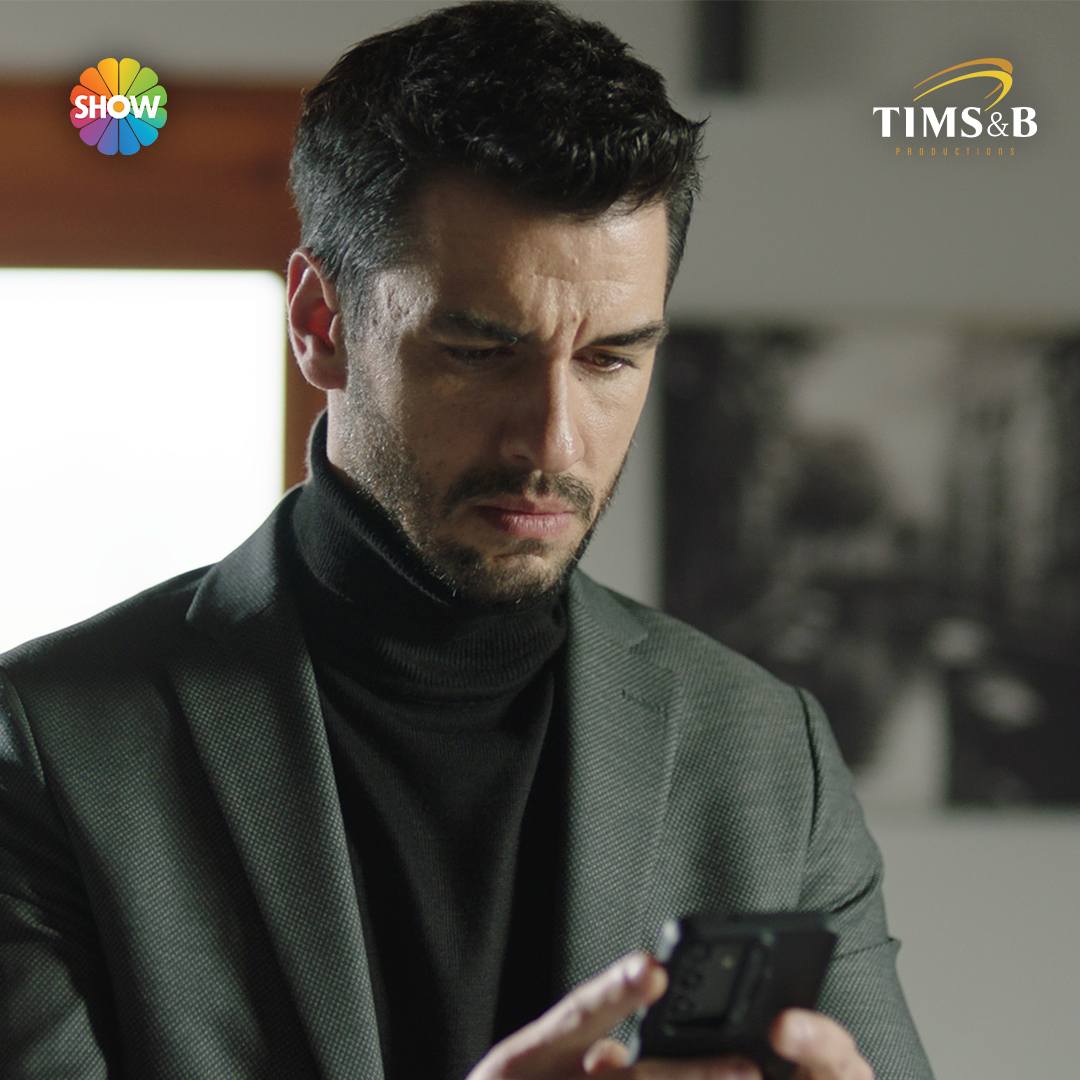 Nuh’un her bakışında aklımıza gelen o ses… 😂 #SiyahKalp yeni bölümüyle 9 Ocak Perşembe 20.00’de @showtv’de 🖤 @timsandb