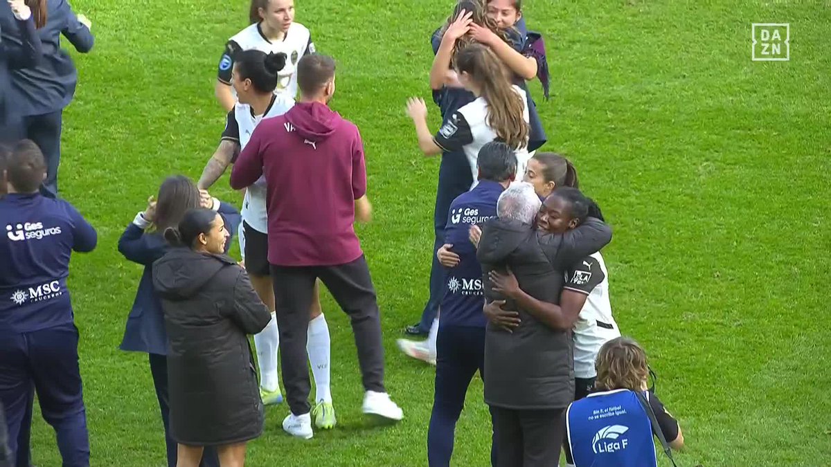 "El fútbol y la vida es así" 🥺 Con lágrimas en los ojos y el corazón lleno de orgullo 🤍 Así suena el primer triunfo de la temporada del Valencia CF Femenino #ADNVCF en #LigaFenDAZN 🦇