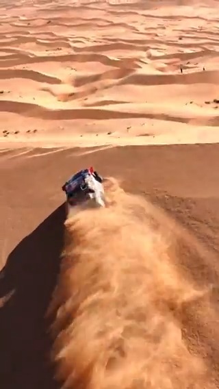 Car vs Dune. This time car wins... 🚗 🔝 #Dakar2025