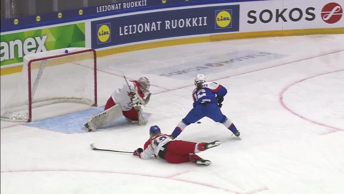 Nela Lopusanova with a hat-trick!!!🧢👒🎩 @hockeyslovakia #U18WomensWorlds #SVKCZE