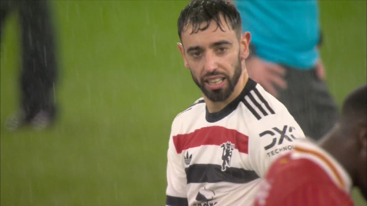 "Why can't we do this every week..." Bruno Fernandes says that his team need to give more if they want to fight for a higher position in the PL table 📈