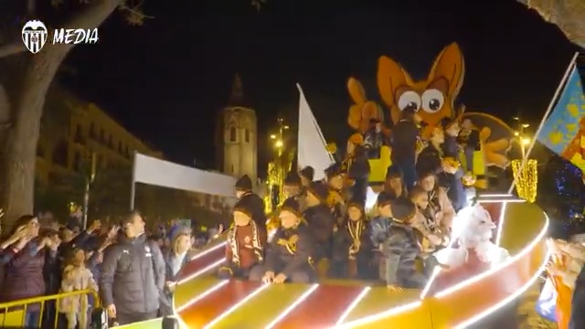 El Valencia CF, presente en la #CabalgataVLC 👑🦇 #ADNVCF | #CavalcadaVLC