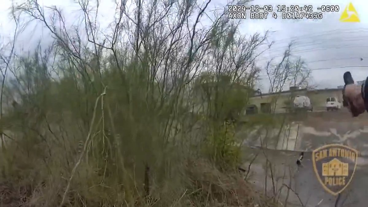 San Antonio police open fire on a man suspected of jay walking after he runs through a ditch with a Walther in his hand. There's a lot to break down here... 🤨 #CityLife #SanAntonio #texas #police #jaywalking #ditch #walther #urban #cops #accuracy #miss #ACRO