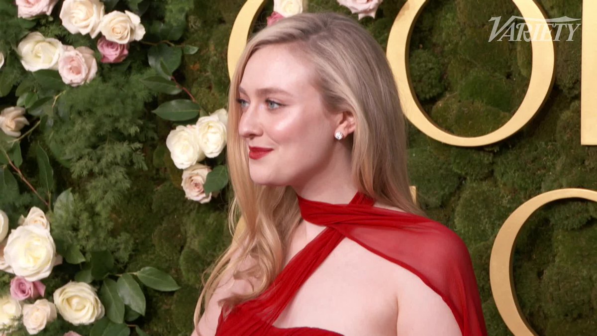 Dakota Fanning stuns at the #GoldenGlobes