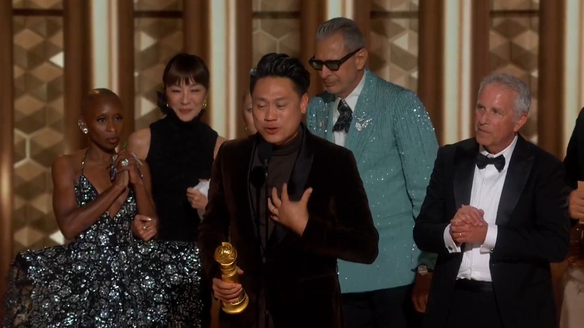We're celebrating with you tonight, Jon M. Chu! Congratulations again to Wicked on taking home the #GoldenGlobes award for Cinematic and Box Office Achievement! 🏆