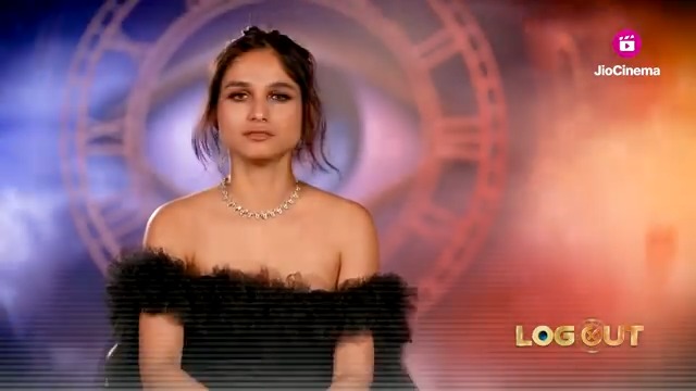 Ghar se bahar aakar, Kashish ne share kiye apne comments. Find out unke according, kaun hai mean, kaun hai sweet, aur kaunsa contestant Bigg Boss 18 ki trophy jeetne ke liye hai strongest! 🔥 Dekhiye #BiggBoss18 ColorsTV aur #JioCinema par.