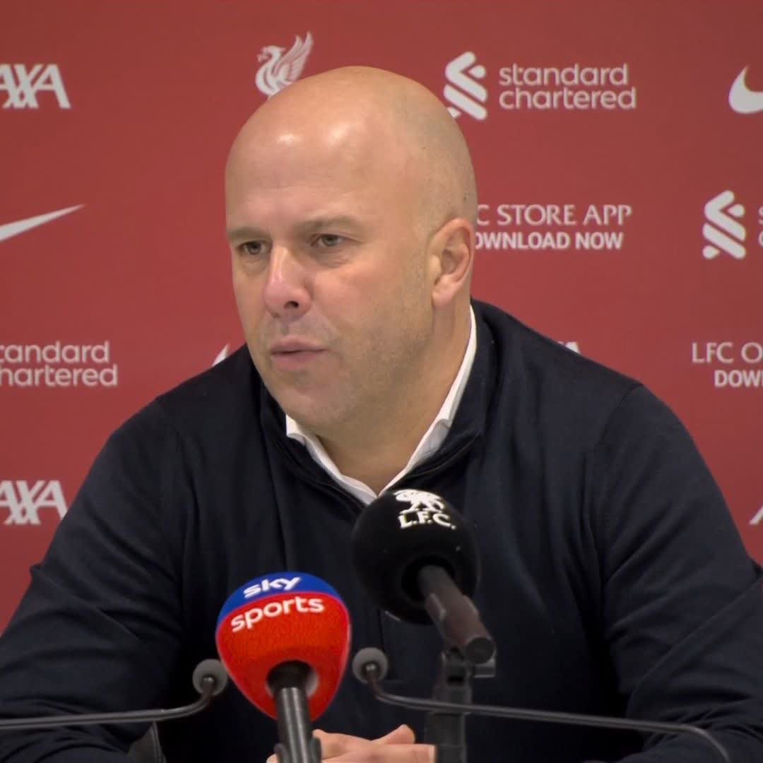"They played a lot of long ball defending with a low block" 👀 Arne Slot says Man United played a similar style to Nottingham Forest when they beat Liverpool at Anfield 🔴