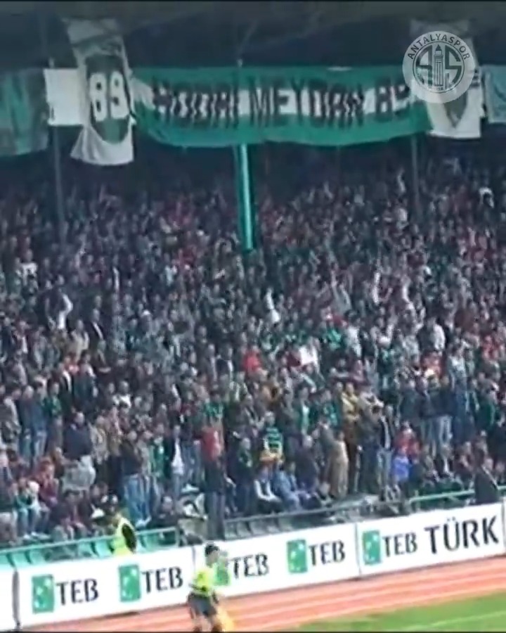 🎶 Bıraktığın gibi burdayım, yalnız değilsin canındayım! ❤️🤍 Bekliyoruz kardeşim Kocaelispor