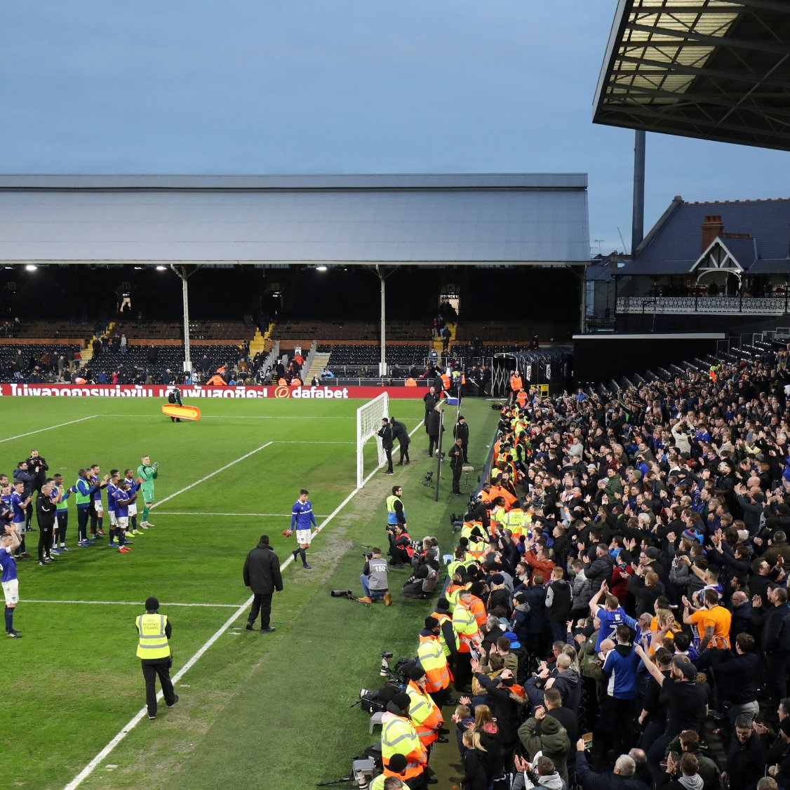 💙 "What a giant killing, Fulham 1-2 Oldham!" 🗓️ 6 years ago today, we beat Fulham 2-1 at Craven Cottage in the third round of the FA Cup. #oafc