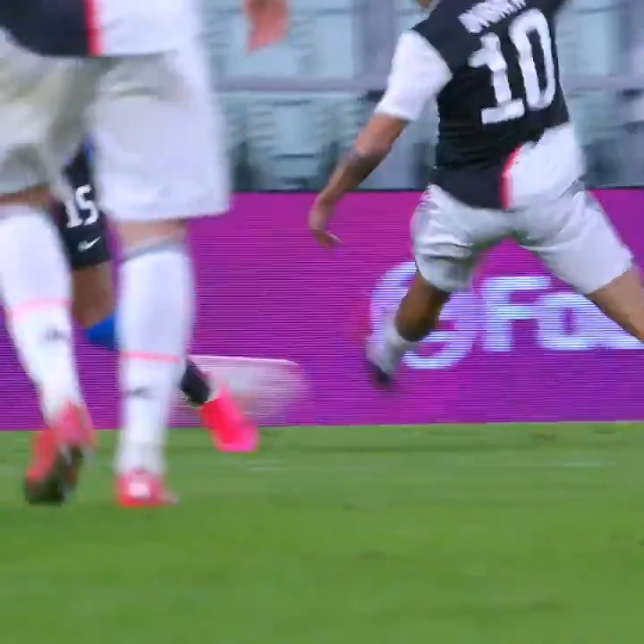Faccio fatica, nel calcio di oggi, trovare un gol che porti in sé così tanti gesti tecnici.