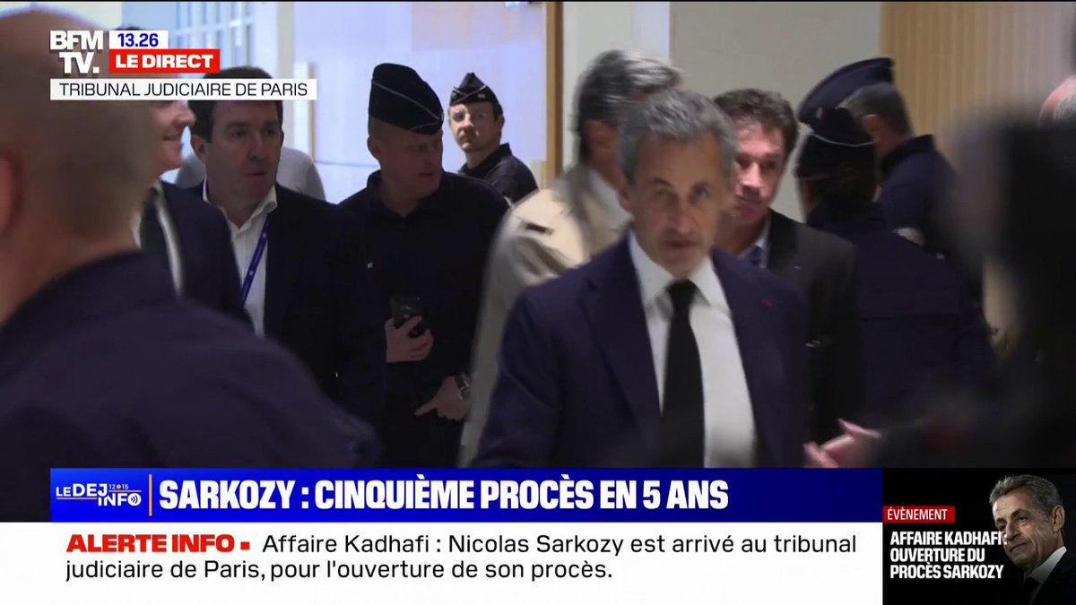Un lundi ordinaire pour Nicolas Sarkozy qui arrive au tribunal.