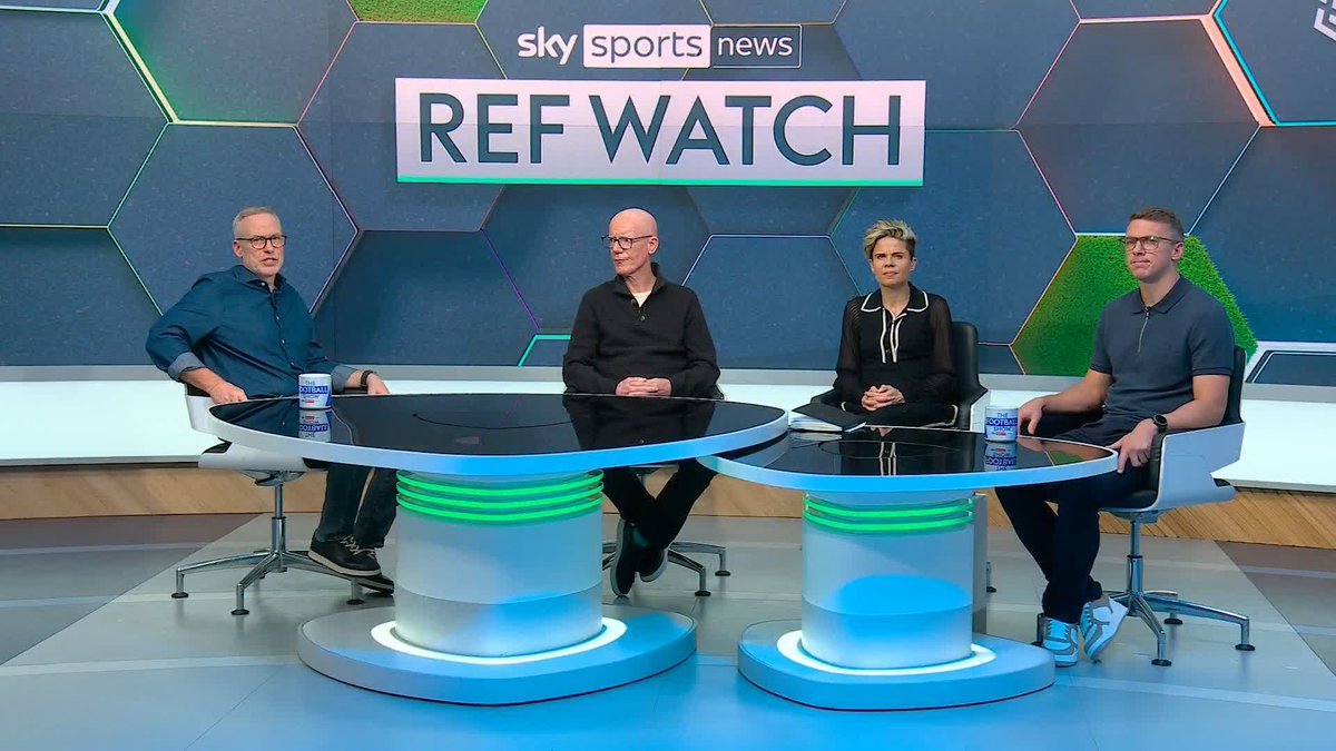 🗣️ "The referee thinks he is clumsy." 🗣️ "How that is given as a penalty I'll never know." What did you make of the spot-kick awarded to Hibs against Rangers? Stephen Warnock & Sue Smith disagreed with Dermot Gallagher as the trio analysed the match ⤵️