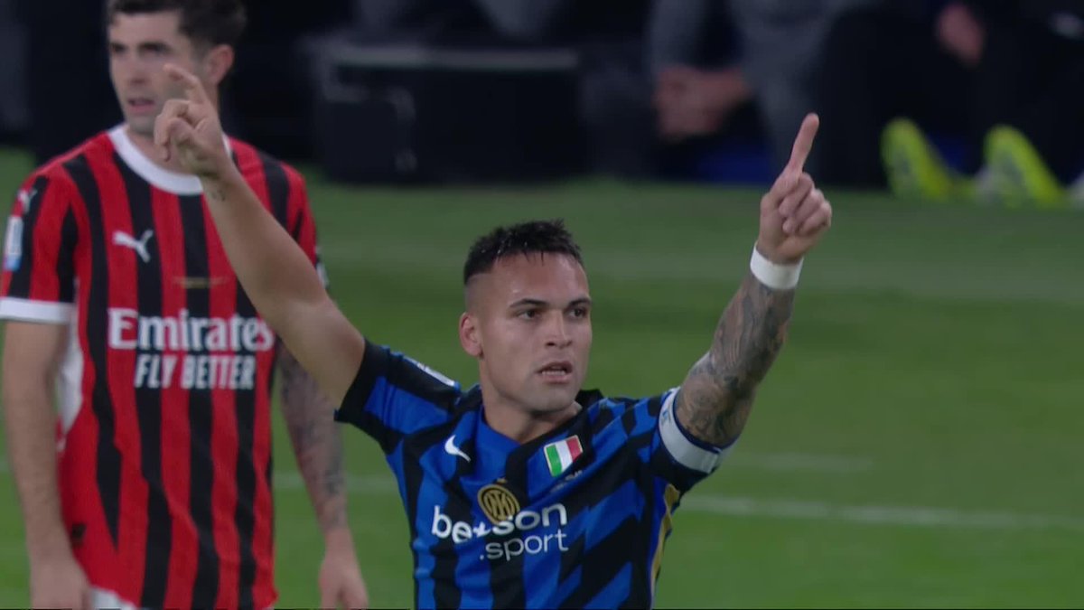 Superb by Lautaro Martínez! 🔵⚫ The Argentinian scores the opening goal of the game just before the break 🔥