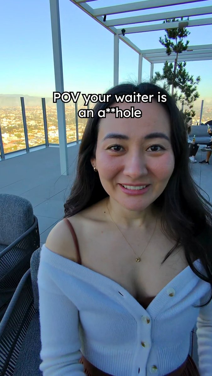 The worst waiter ever 😭