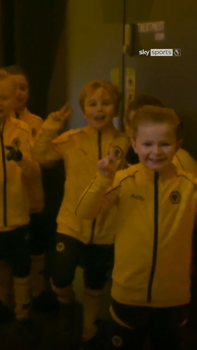 The Wolves mascots before the game 🥹🫶