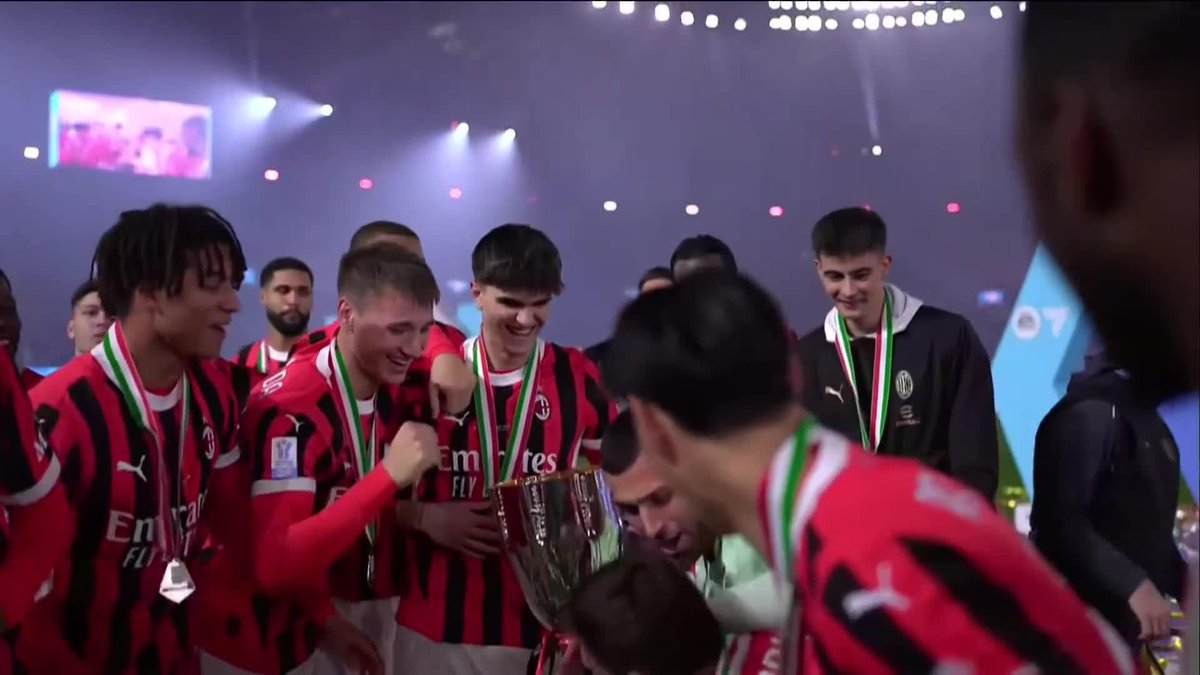 AC Milan lift their eighth Supercoppa Italiana 🏆 (via CBS Sports Golazo ⚽️)