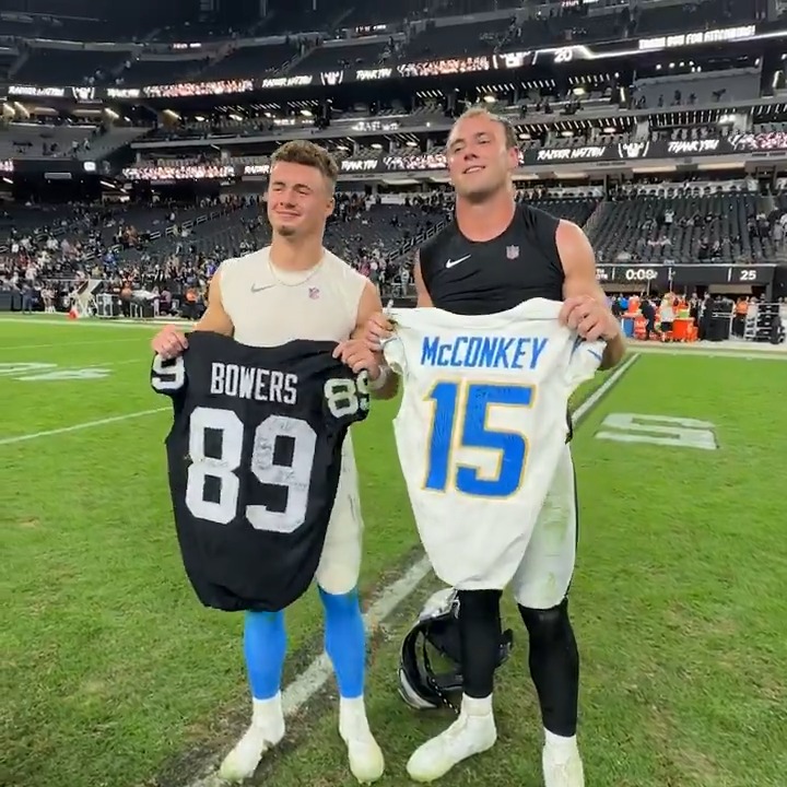 Just a couple of dawgs 🤝