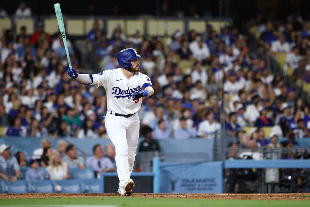 ドジャースのラックスがレッズにトレード移籍 →レッズ ・ギャビン・ラックス →ドジャース ・マイク・シロタ外野手 ・ドラフト指名権(戦力均衡ラウンドAで全体37位前後) ドジャースは3日に韓国人内野手キム・ヘソンと3年19億6500万円で契約合意 🎥MLB #ドジャース
