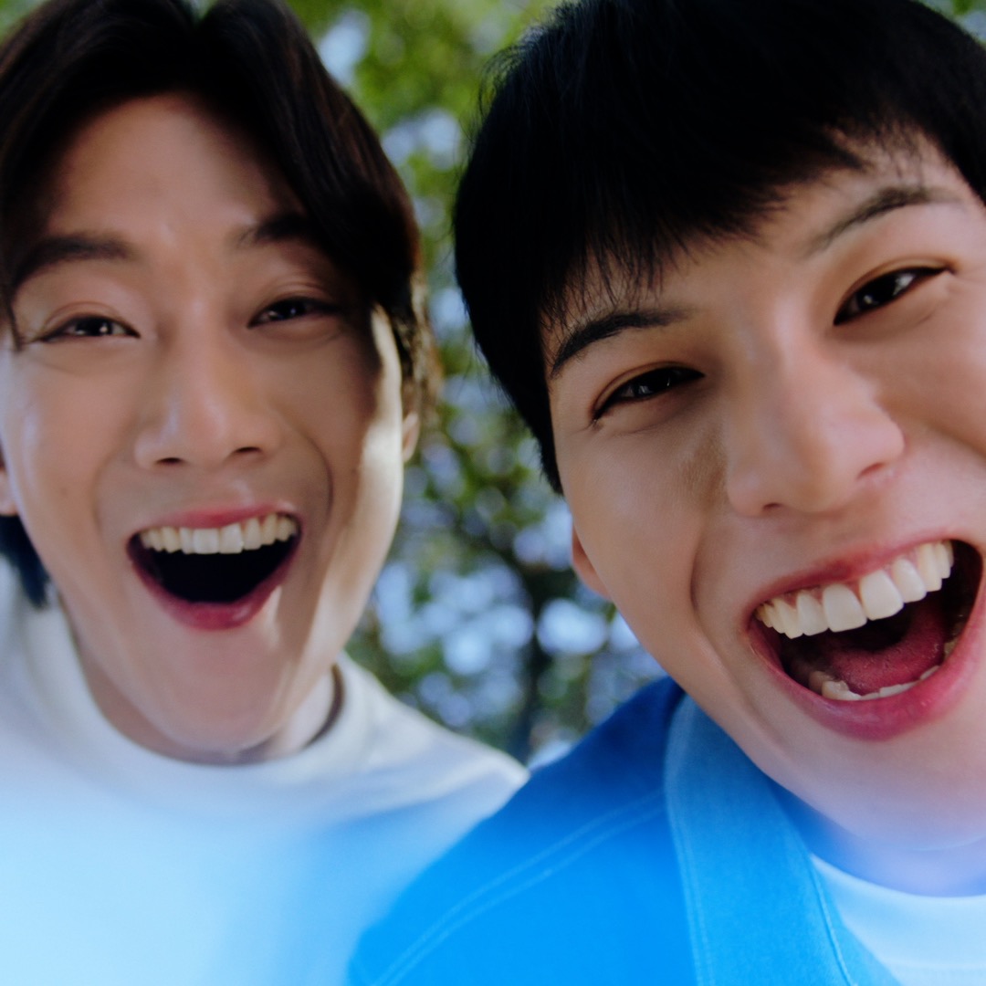 เอ๊ะ! พี่จองคุยกับใครนะ.. #GalaxyAI ผู้ช่วยส่วนตัวคนใหม่กำลังจะมาแล้วสินะ เป็นเจ้าของ The new Galaxy กลุ่มแรกของโลก! พร้อมรับสิทธิพิเศษ 3 ต่อ ถึง 22 ม.ค. 68 เท่านั้น! *เงื่อนไขเป็นไปตามที่บริษัทฯ กำหนด #GalaxyUnpacked #SamsungUnpacked #Samsung