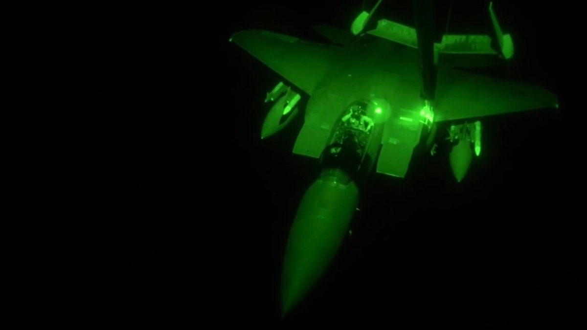 F-15s taking on fuel on a long and lonesome highway East of Omaha (not true).🤘😎 The camera op takes it off night vision or filter, at 2:30 and you can see how bright it really is. Freaking amazing. What's the protocol for wearing NVG's with spotlight on? bonus🎥😀