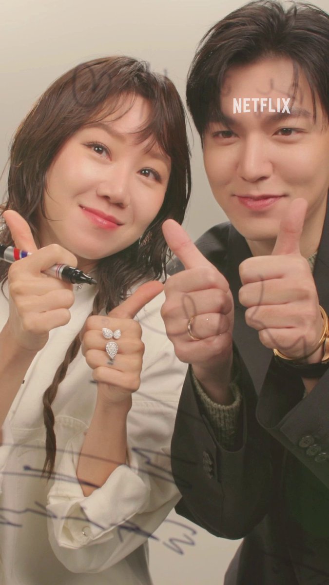 we’re not wiping our screens ever again did you check out #WhentheStarsGossip yet? it’s now playing on #Netflix! #LeeMinho #KongHyojin