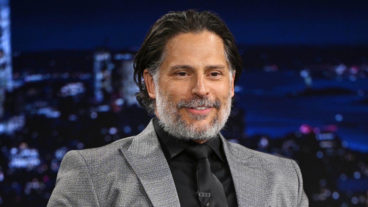 .JOE MANGANIELLO is a die-hard Pittsburgh Steelers fan. 🏈 #FallonTonight #SteelersNation