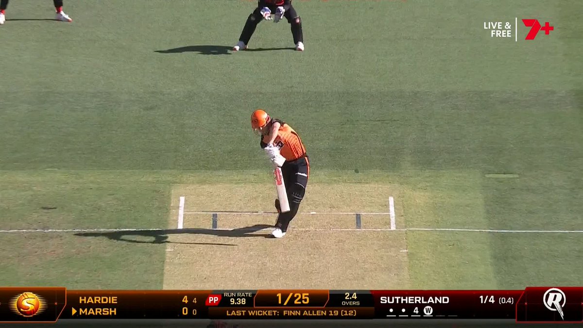 FIRST-BALL DUCK! Mitch Marsh is out LBW 😮 #BBL14