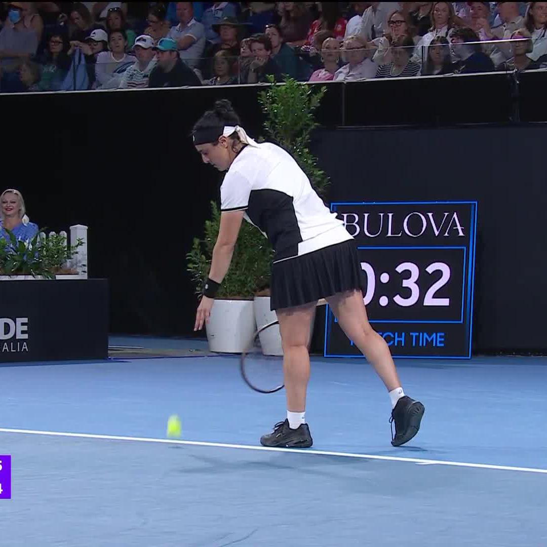 Un-bow-lievable 🤯 #AdelaideTennis | Ons Jabeur