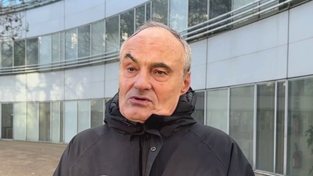"J'en veux au journal Le Monde, il est scandaleux qu'il soit le journal de référence .Il faut que les intellectuels arrêtent de lire ce journal comme une bible" Philippe Val, ancien directeur de Charlie Hebdo