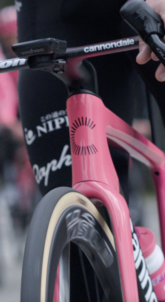 Cheers to 10 years with EF Pro Cycling 🙌 No better way to toast 2025 than with The LAB's latest design: the LAB71 SuperSix EVO Team Edition. #ridecannondale