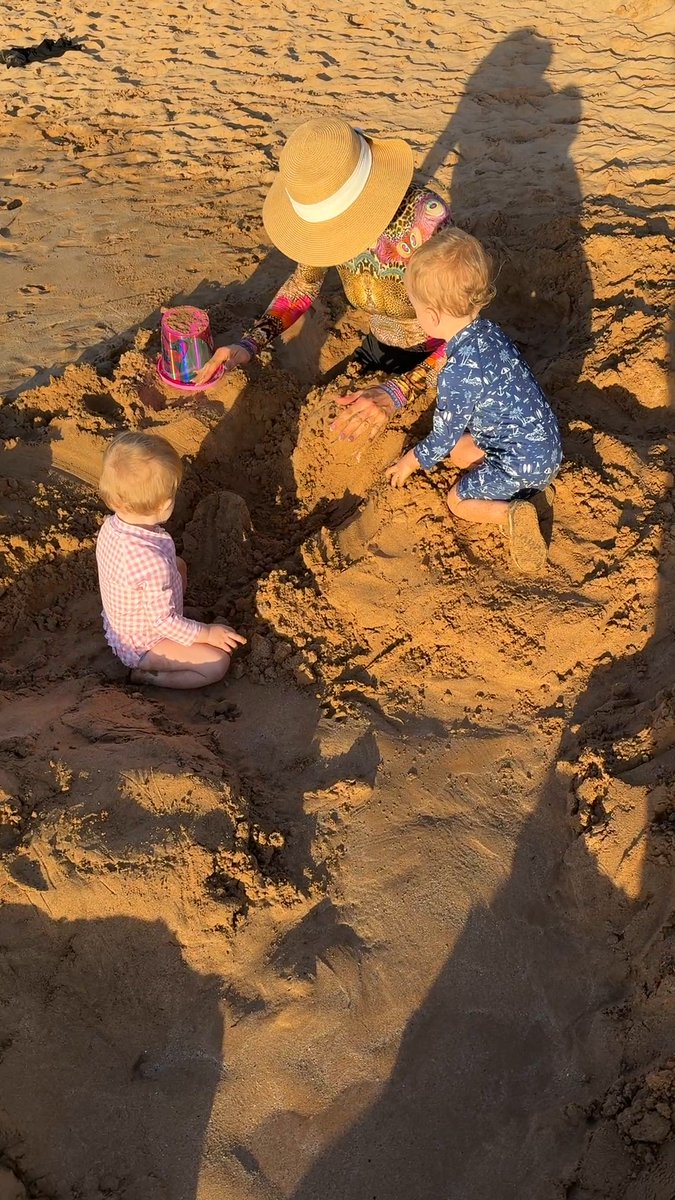 Babies beachside 🏝️🌊