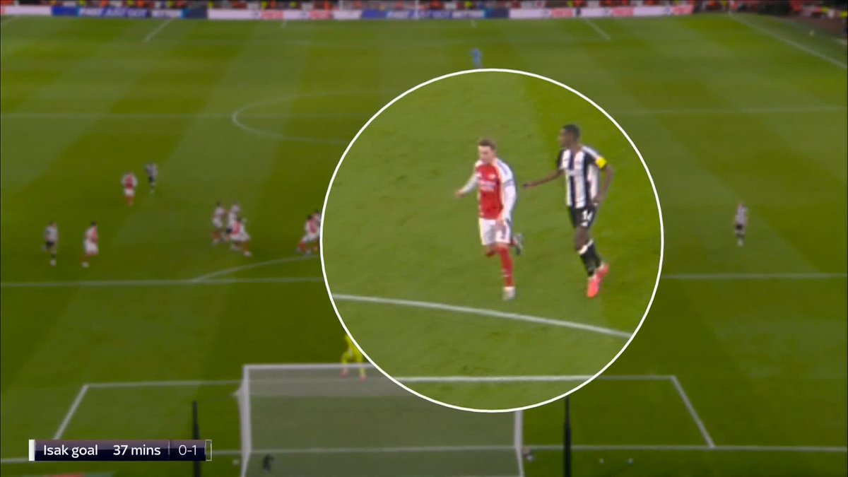 "The set-piece coach gets a lot of credit - he obviously doesn't do the defensive ones!" 😬 Jamie Redknapp was not happy seeing Martin Odegaard up against Alexander Isak for Newcastle's opener 👀