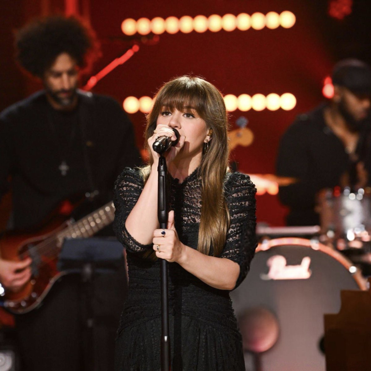 At this point I believe that Kelly Clarkson can sing ANY SONG and make it sound like it’s hers. Thanos Clarkson has just collected another victim