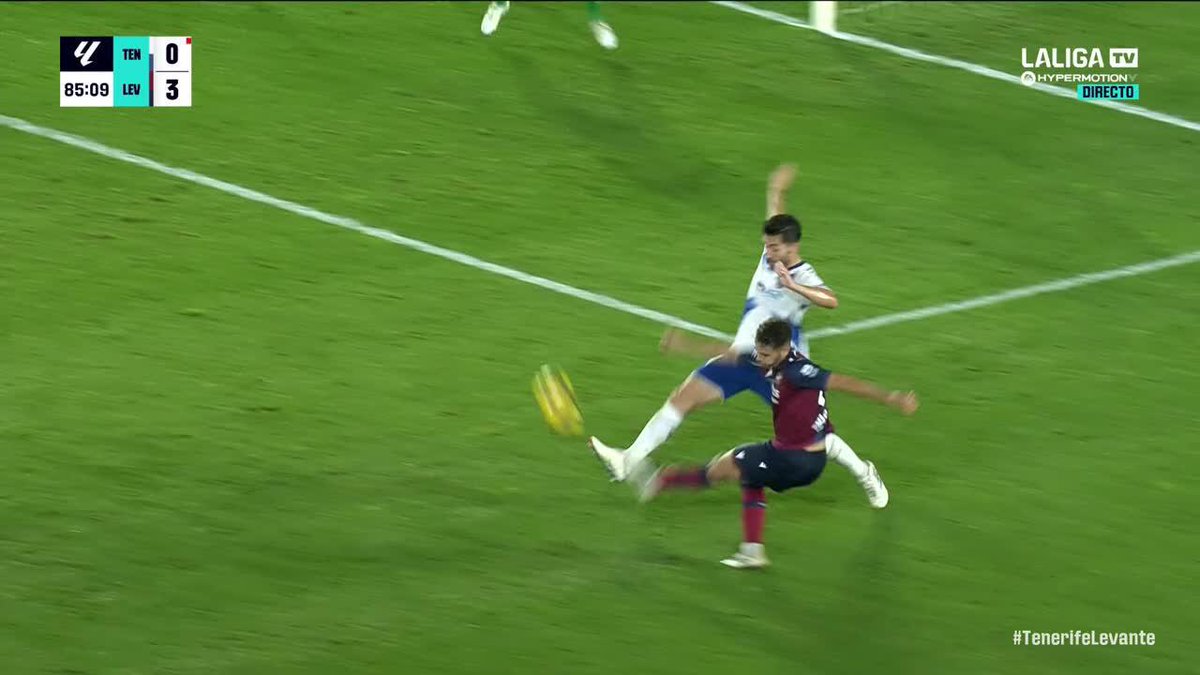 Se recorre todo el campo y luego te clava ese GOLAZO 🔥🔥🔥 Lo de Andres García... DE LOCOS 🔵🔴 Levante UD #LALIGAHYPERMOTION