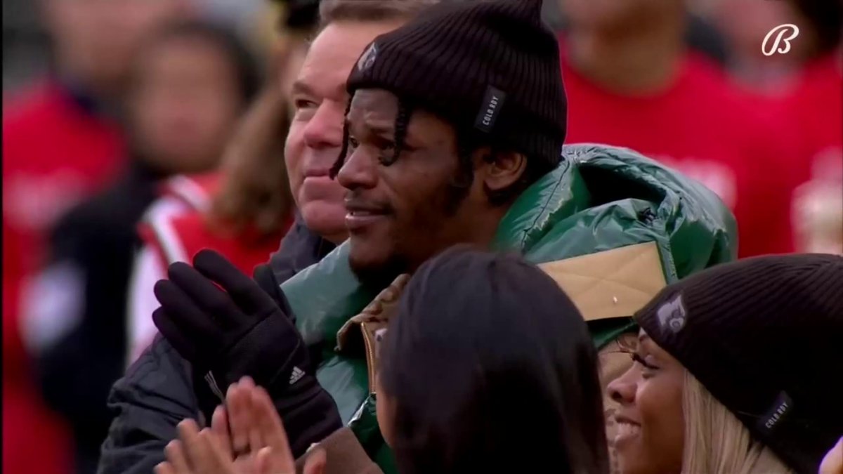 Lamar Jackson turns 28 today. Never forget the moment Louisville Football retired his jersey 🥹