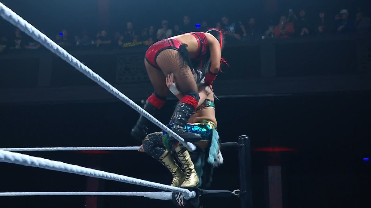 .roxanne went up top for this one! 😳 #WWENXT | #NewYearsEvil
