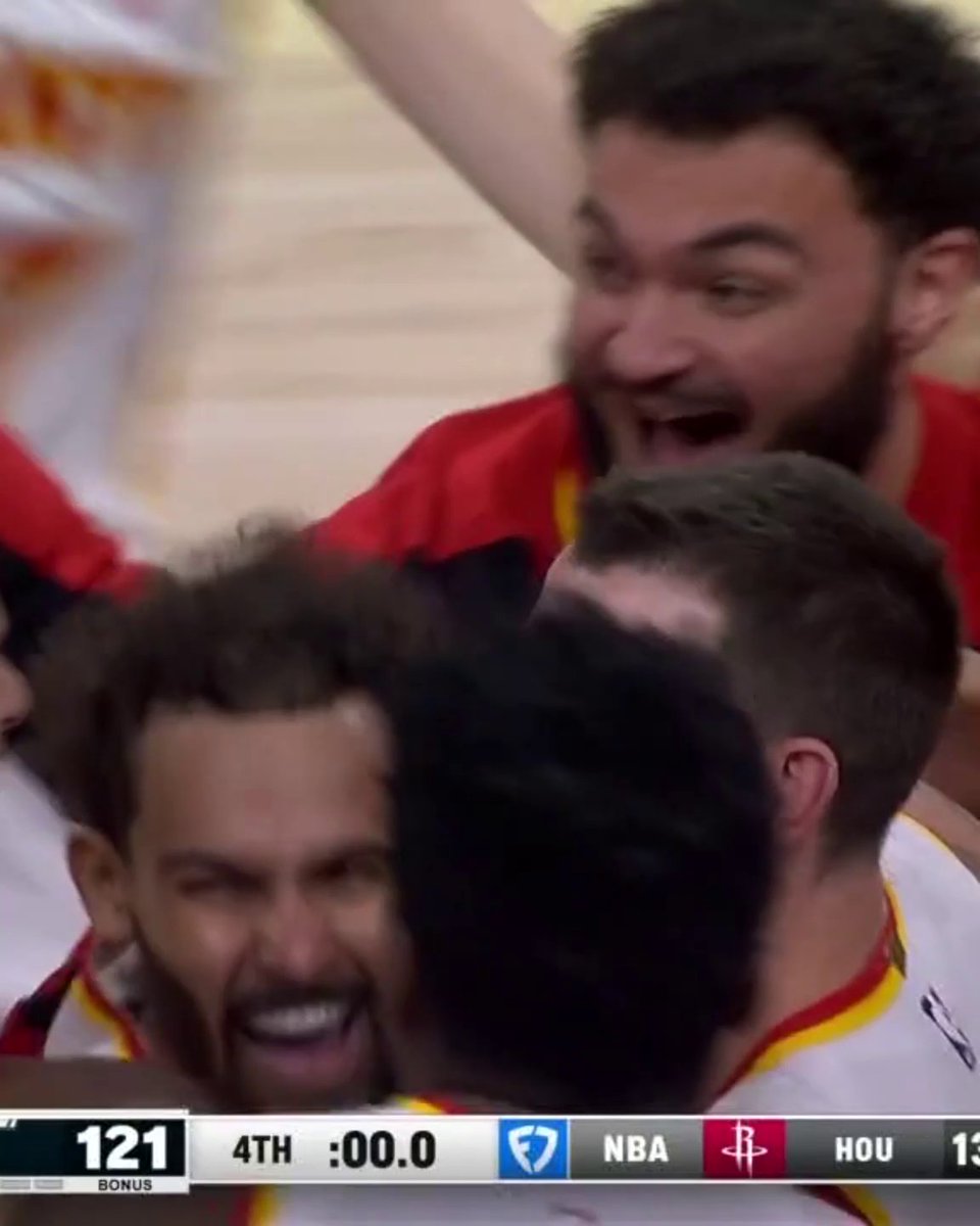 TRAE YOUNG GAME-WINNER FROM HALF-COURT 😱 😱 WHAT AN ENDING IN UTAH 🤯
